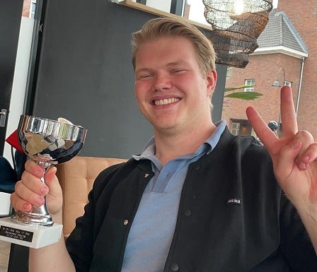 Wessel met de wisseltroffee 2021