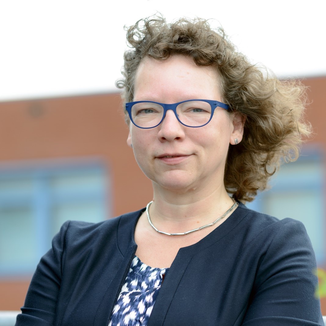Caroline-1.jpg Caroline-1.jpg